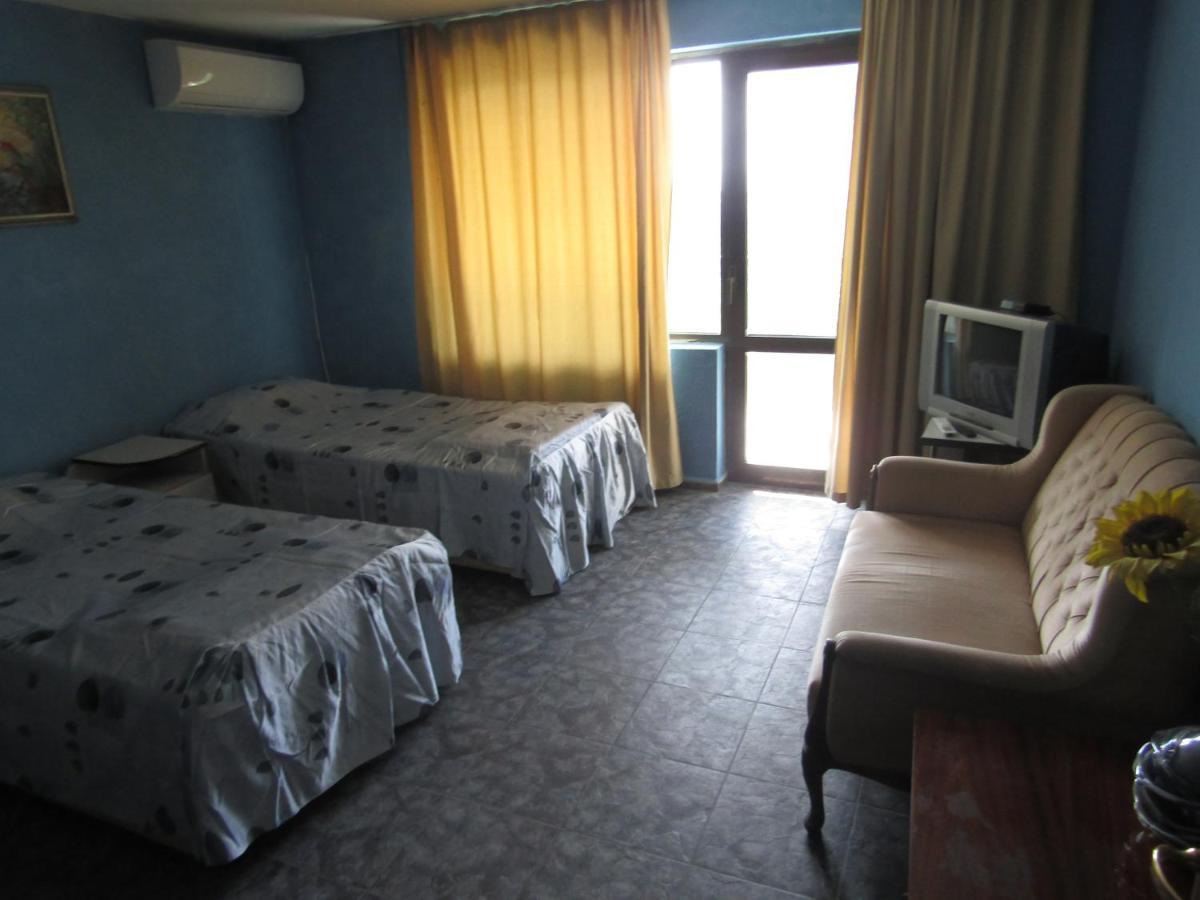 Hostel Papagal Varna Exterior photo
