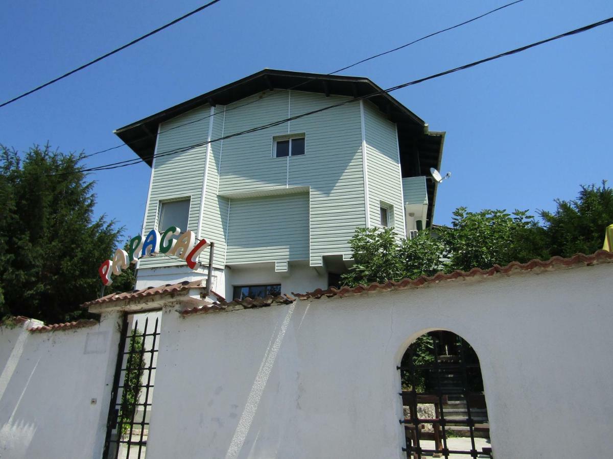 Hostel Papagal Varna Exterior photo
